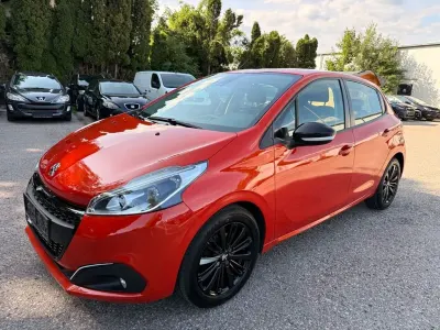 Gebraucht Peugeot 208 Active 82 PS (60 kW) 2015 Orange Kleinwagen