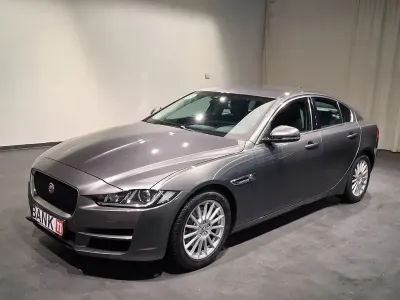 Gebraucht Jaguar XE Portfolio 179 PS (131 kW) 2015 Grau Limousine