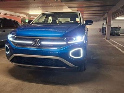Second-hand VW T-Roc Style 116 CP (85 kW) 2023 Albastru SUV