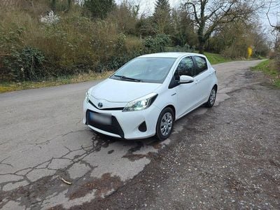 Usado Toyota Yaris 75 HP (55 kW) 2013 Branco Citadino