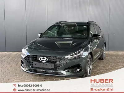Neu Hyundai i30 Comfort 101 PS (74 kW) 2025 Cypress green Kombi