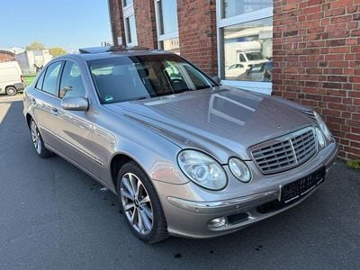 Usata Mercedes E240 Elegance 177 CV (130 kW) 2003 Grigio Berlina