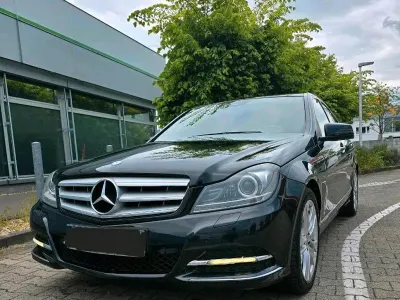 Używany Mercedes C250 204 KM (150 kW) 2011 Czarny Sedan/Limuzyna