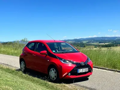 Gebraucht Toyota Aygo X-play 69 PS (50 kW) 2018 Rot Kleinwagen
