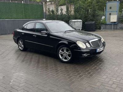 Mercedes E320