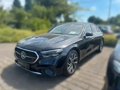 Gebraucht Mercedes E220 Advanced Plus 197 PS (144 kW) 2025 Obsidianschwarz  metalliclack Limousine