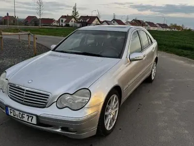 Gebraucht Mercedes C220 Elegance 143 PS (105 kW) 2004 Silber Limousine