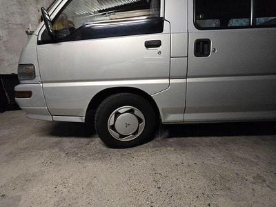 Gebraucht Mitsubishi L300 113 PS (83 kW) 1996 Silber Van / Kleinbus