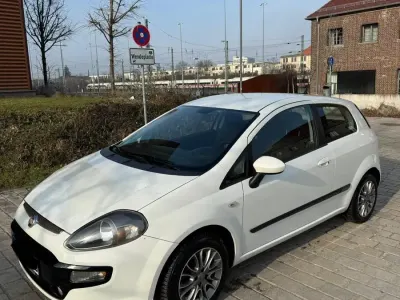 Brugt Fiat Punto 70 HK (51 kW) 2011 Hvid Hatchback