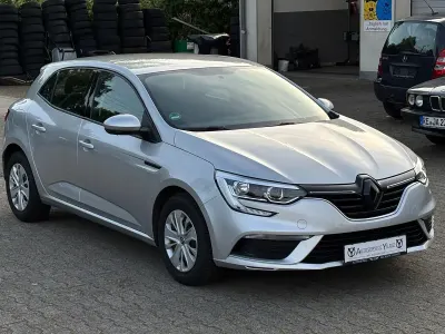 Gebraucht Renault Mégane Life 101 PS (74 kW) 2016 Grau Limousine