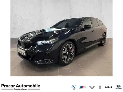 Gebraucht BMW 550e M Sport 313 PS (230 kW) 2025 Schwarz Kombi