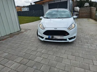 Second-hand Ford Fiesta ST 182 CP (133 kW) 2017 Alb Berlinǎ