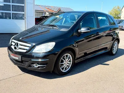 Gebraucht Mercedes B180 116 PS (85 kW) 2010 Schwarz Van / Kleinbus