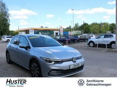 Gebraucht VW Golf VIII Active 150 PS (110 kW) 2022 Silber Limousine