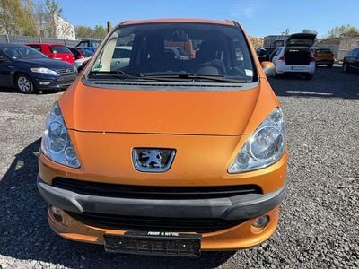 Usado Peugeot 1007 Premium 73 HP (53 kW) 2007 Dourado Monovolume