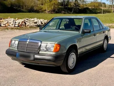 Gebraucht Mercedes 200 105 PS (77 kW) 1986 Grün Limousine