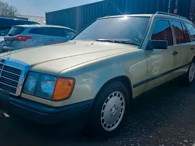 Gebraucht Mercedes E300 179 PS (131 kW) 1986 Grün Kombi