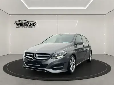 Gebraucht Mercedes B180 Urban 122 PS (89 kW) 2015 Grau Van / Kleinbus