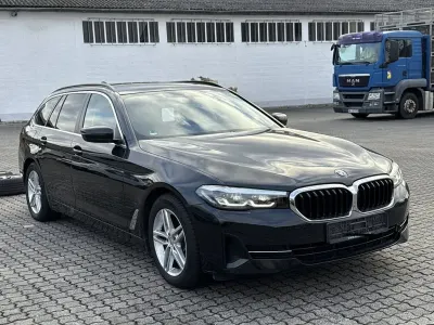 Gebraucht BMW 520 Performance 190 PS (139 kW) 2023 Saphirschwarz (metallic) Kombi