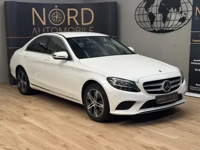 Gebraucht Mercedes C220 Avantgarde 194 PS (142 kW) 2020 Manufaktur diamantweiß (metallic) Limousine