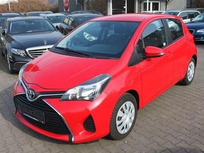 Gebraucht Toyota Yaris Comfort 69 PS (50 kW) 2017 Rot Limousine