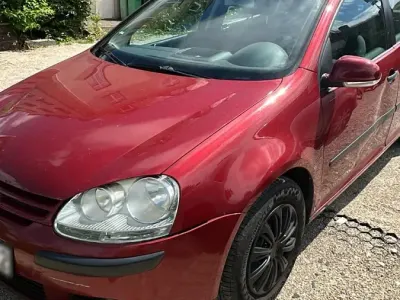 Gebraucht VW Golf V 75 PS (55 kW) 2004 Rot Kleinwagen