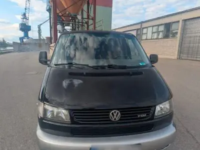 Gebraucht VW Multivan 102 PS (75 kW) 1998 Schwarz Van / Kleinbus