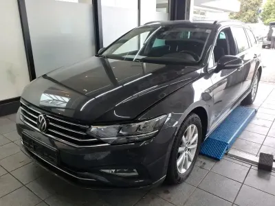 Gebraucht VW Passat Business 150 PS (110 kW) 2022 Mangangrau metallic Kombi