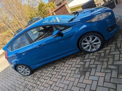 Gebraucht Ford Fiesta Titanium 125 PS (91 kW) 2013 Blau Kleinwagen