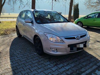 Grau Gebraucht 2010 Hyundai i30 Limousine | 3.990 € (Fairer Preis)