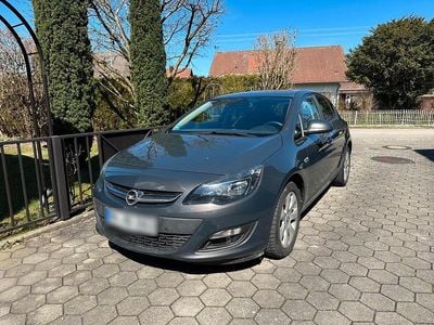 Gebraucht Opel Astra Exklusiv 136 PS (100 kW) 2015 Grau Limousine