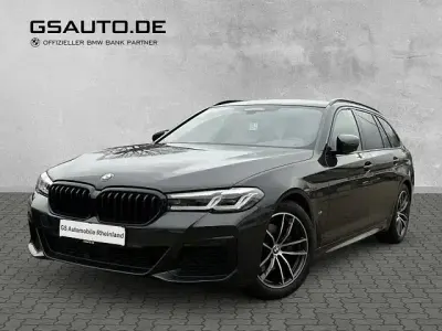 Gebraucht BMW 520 M Sport 190 PS (139 kW) 2023 Sophistograu (grau) Kombi
