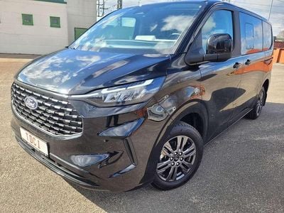 Second-hand Ford Tourneo Titanium 136 CP (100 kW) 2025 Negru Monovolum