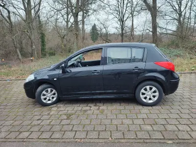 Gebraucht Nissan Tiida 110 PS (80 kW) 2011 Schwarz Kleinwagen