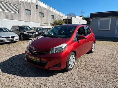 Usado Toyota Yaris Life 69 HP (50 kW) 2012 Vermelho Citadino