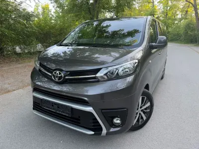 Gebraucht Toyota Proace Verso Comfort 144 PS (105 kW) 2022 Grau Kombi