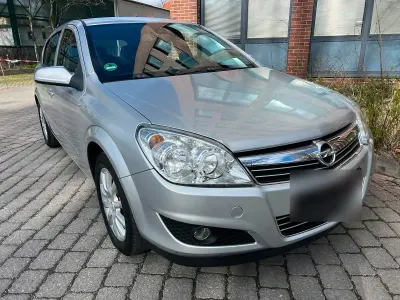 Gebraucht Opel Astra 140 PS (102 kW) 2008 Silber Limousine