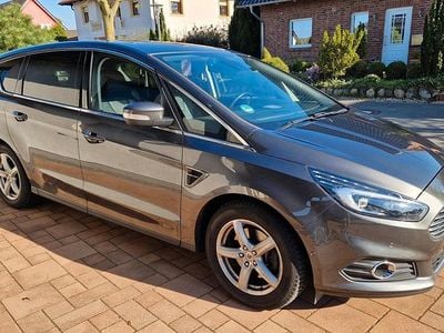 Usado Ford S-MAX Titanium 180 HP (132 kW) 2016 Cinzento Monovolume