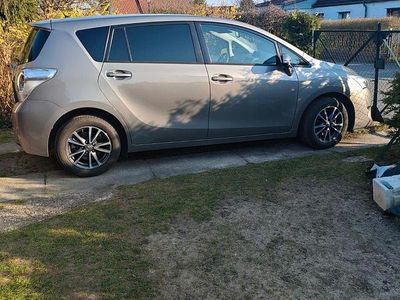 Gebraucht Toyota Verso Skyview Edition 147 PS (108 kW) 2014 Grau Van / Kleinbus