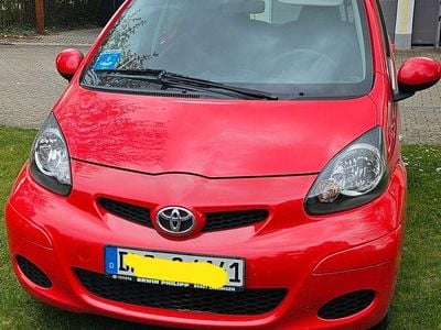 Gebraucht Toyota Aygo City 68 PS (50 kW) 2009 Rot Kleinwagen
