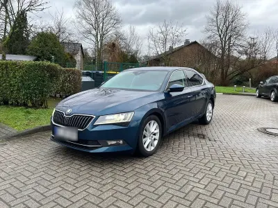 Gebraucht Skoda Superb Style 150 PS (110 kW) 2019 Blau Limousine