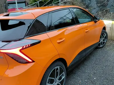 Usata MG MG4 EV Luxury 150 kW (204 CV) 2024 Arancione Utilitaria