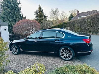 Begagnad BMW 740 iPerformance 326 HK (239 kW) 2017 Blå Sedan