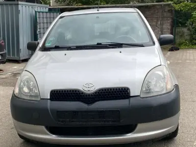 Gebraucht Toyota Yaris 68 PS (50 kW) 2000 Silber Kleinwagen