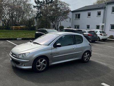 Gebraucht Peugeot 206 88 PS (64 kW) 2004 Silber Kleinwagen