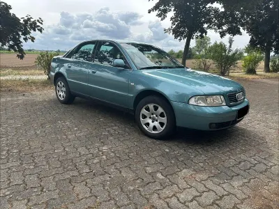 Używany Audi A4 Ambiente 116 KM (85 kW) 2000 Zielony Sedan/Limuzyna