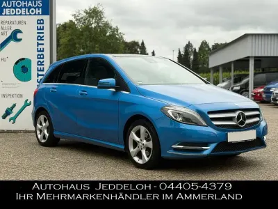 Gebraucht Mercedes B180 Avantgarde 122 PS (89 kW) 2015 Blau Kleinwagen