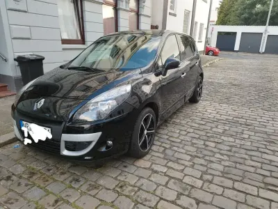 Gebraucht Renault Scénic Dynamique 131 PS (96 kW) 2011 Schwarz Van / Kleinbus