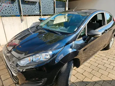 Gebraucht Ford Fiesta Ambiente 60 PS (44 kW) 2015 Schwarz Kleinwagen