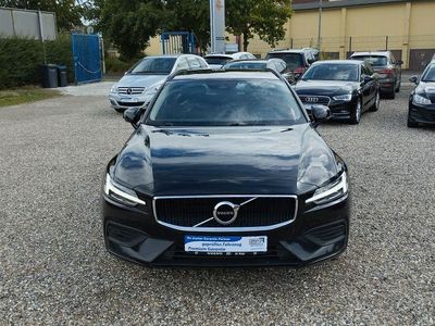 Gebraucht Volvo V60 Momentum 150 PS (110 kW) 2020 Schwarz Kombi